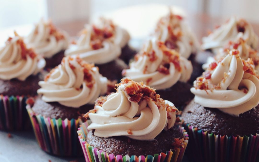 Savvy Bakers Use This Little Trick – Learn How To Make Uniform Cupcakes!