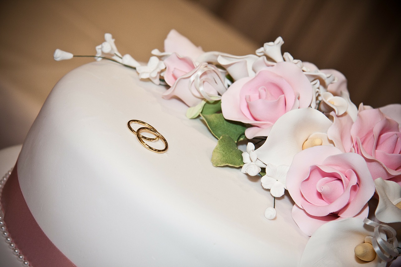 elegant fondant wedding cake 
